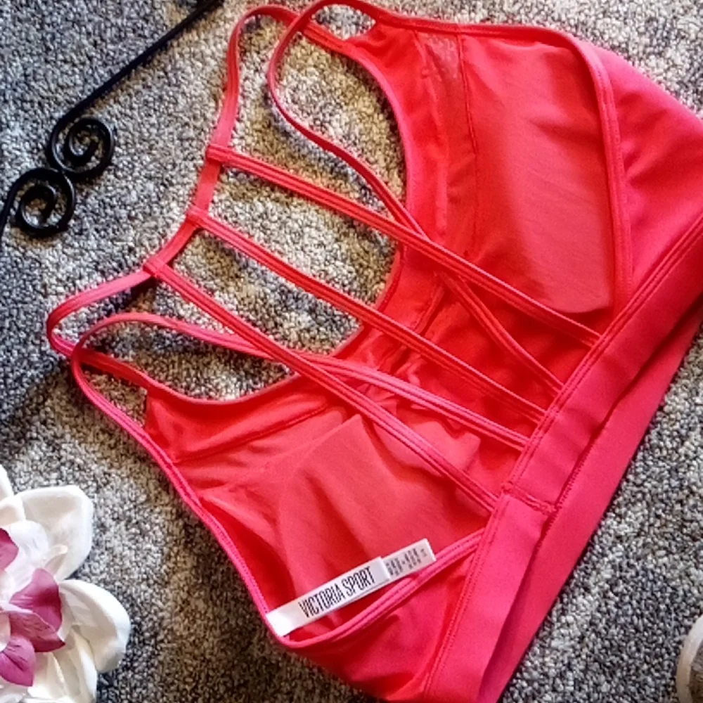 Victoria sport strappy bralette - Picture 6 of 14